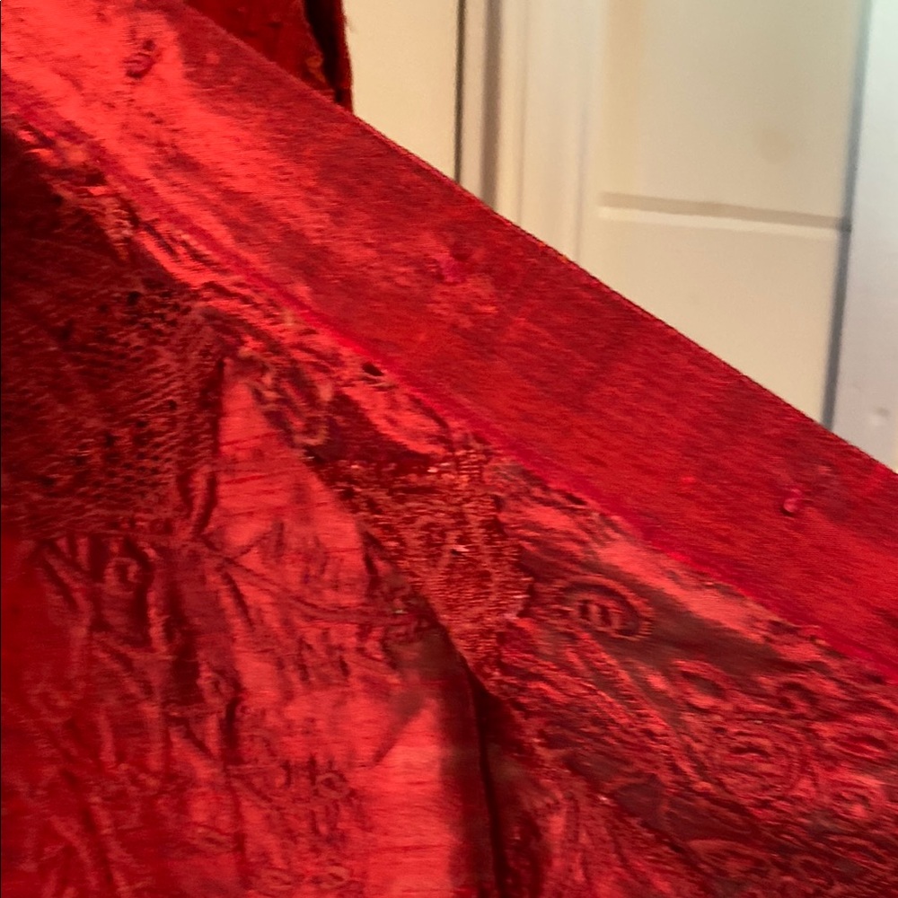 Vibrant Red Textured Suit Jacket with Tailored Fit - Picture 10 of 11